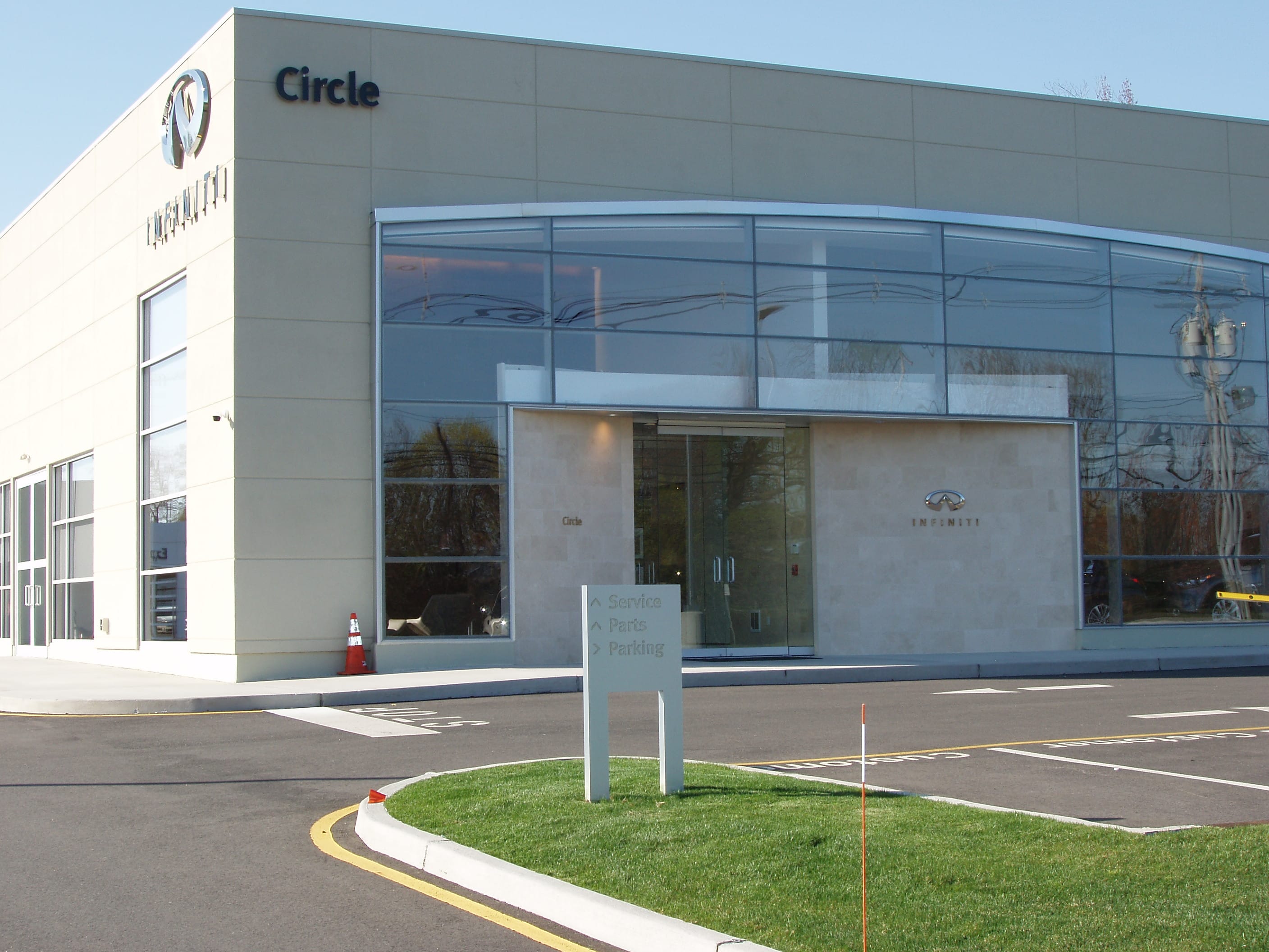 Circle INFINITI