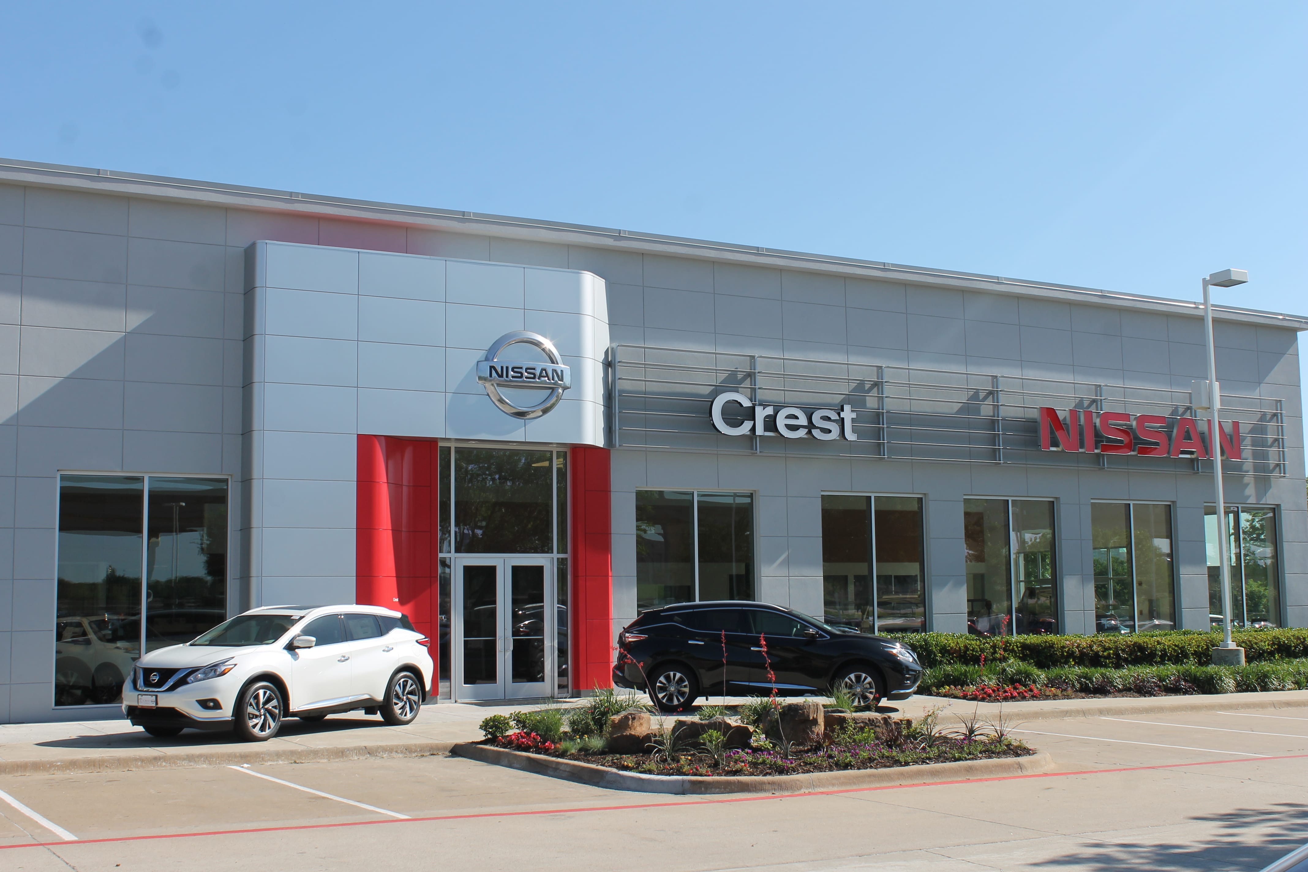 Crest Nissan