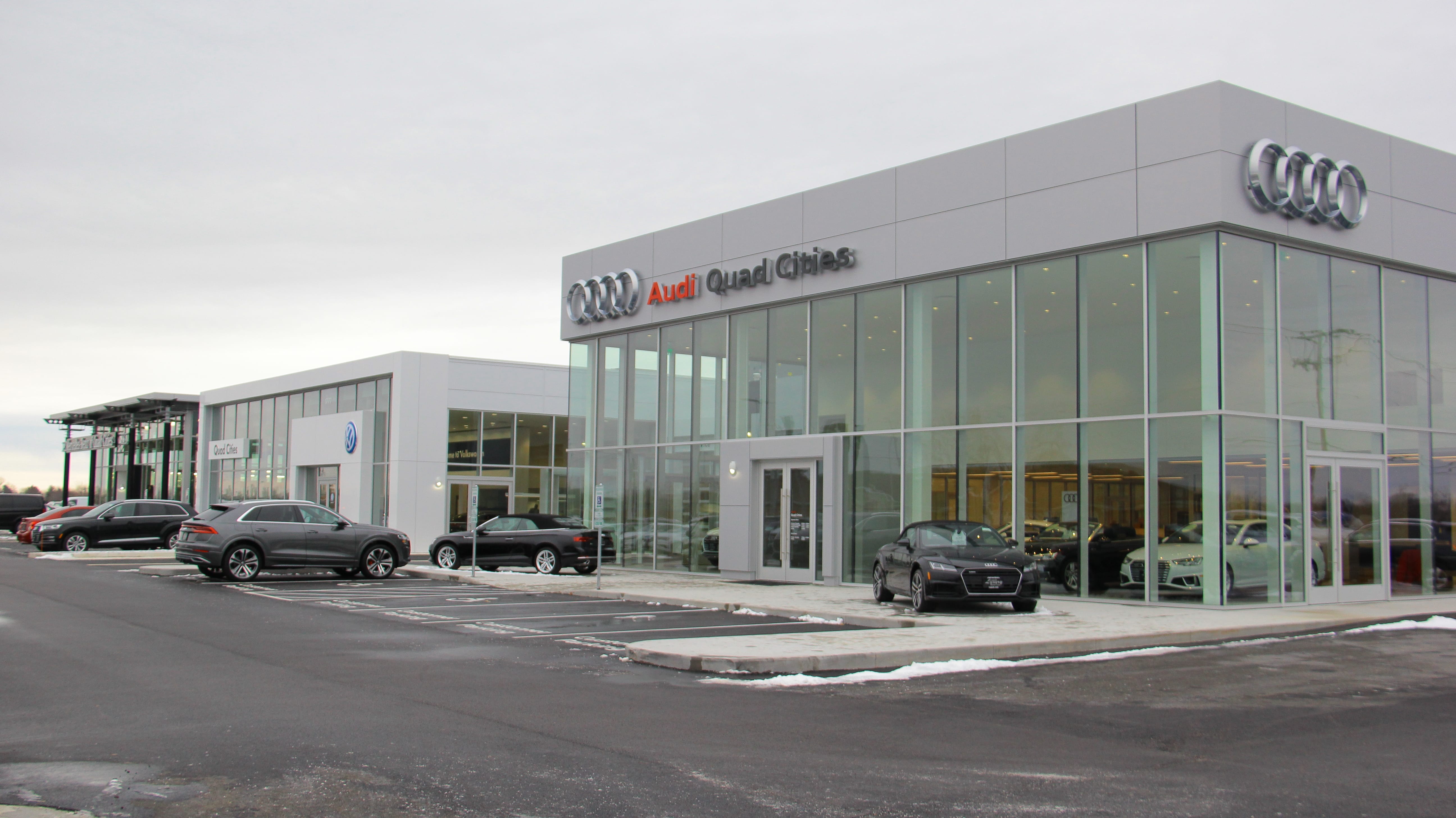 Smart Luxury Motors of Davenport