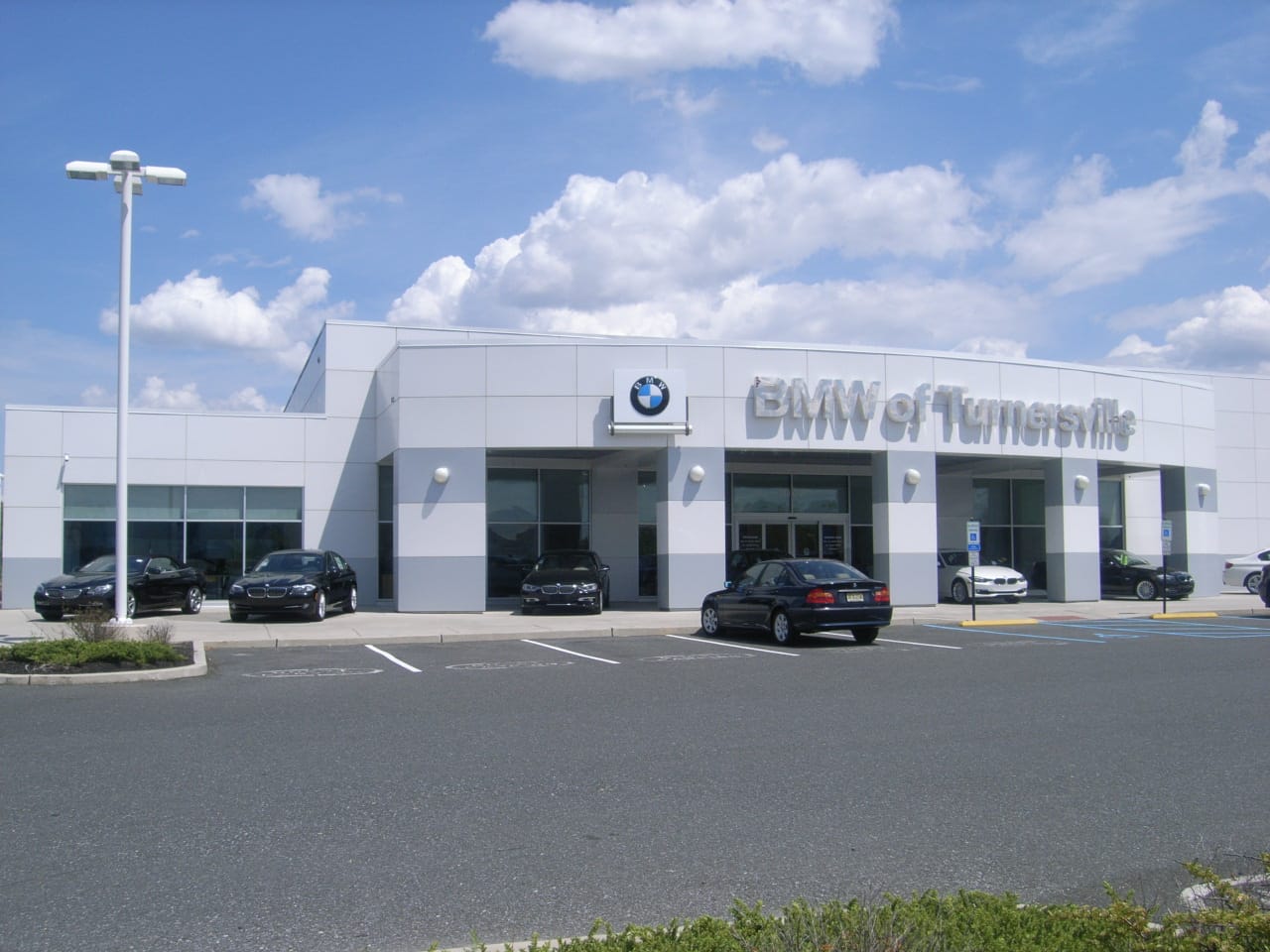BMW of Turnersville