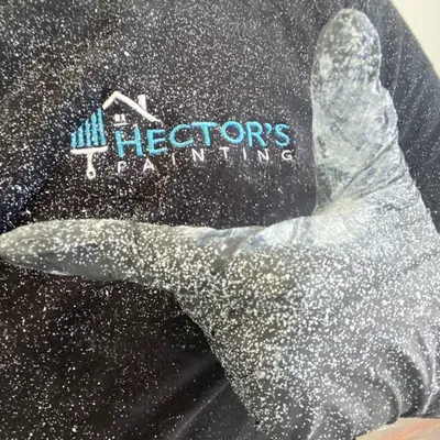Héctor painting