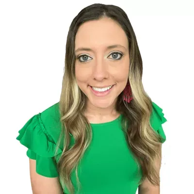 Realtor Tabi Brokered by Pinnacle Realty Advisors