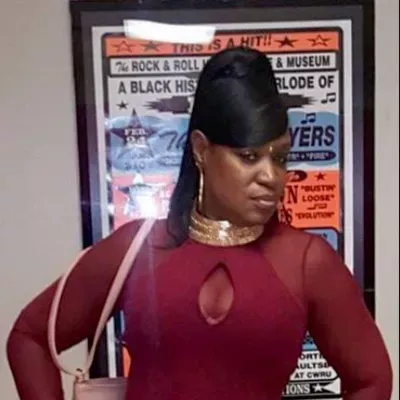 AIRBNBQUEENZ   LLC