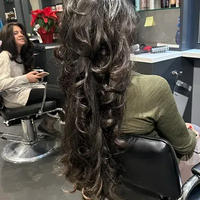 Liquid hair salon