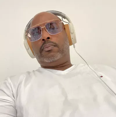 Derrell Vaughn DJ
