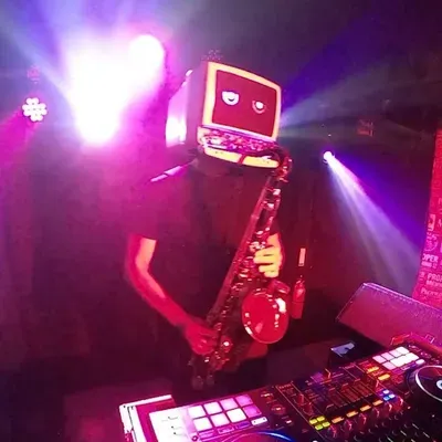 ROBOT DJ+SAX or ROBOT DJ+Band
