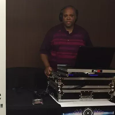 DJ Uncle Derryl  (Old School Party DJ)