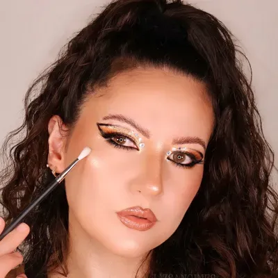 LIZ SANGINÉS - MAKEUP ARTIST