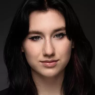 Emily Kiesling (emily.mae.mua)