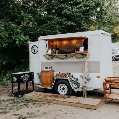 The Happy Traveler Mobile Bar