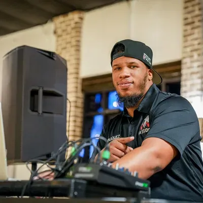 DJ QUEZZO