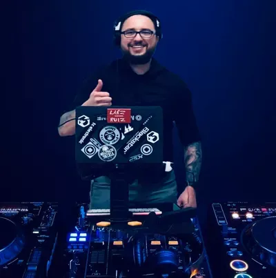 DJ VIBEZZ