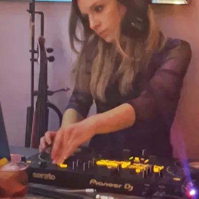 Julie Schatz Musician