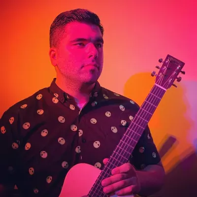Darien Plays Music