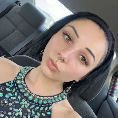Bobbi Dezelin