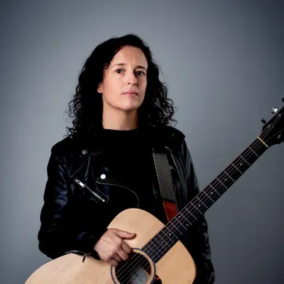 Nicole Springer Sings