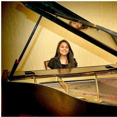 Olivia Piano