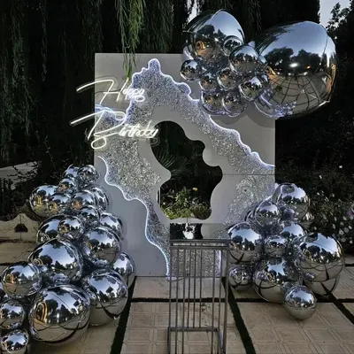 DecorManiacs
