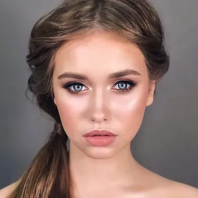 Dominica make-up artist