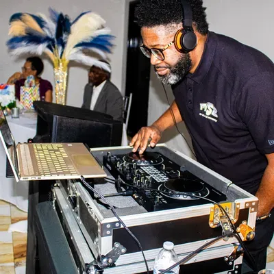 Dj Jay Cooks