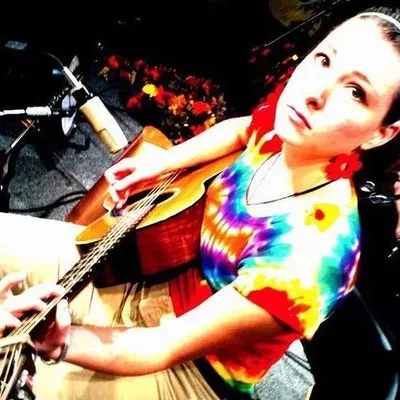 Six Strings Guitar School