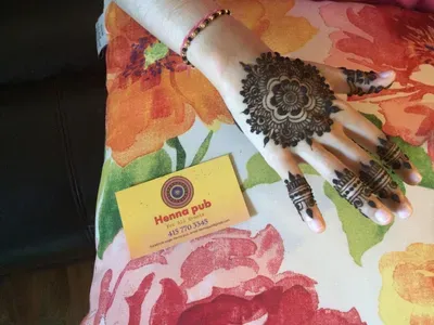 Henna Pub