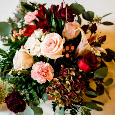 REIGNING FLOWERS