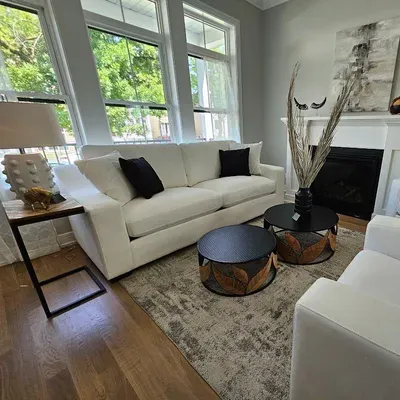 LNZ  DECOR  STAGING SERVICES
