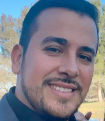 Roberto Olivas