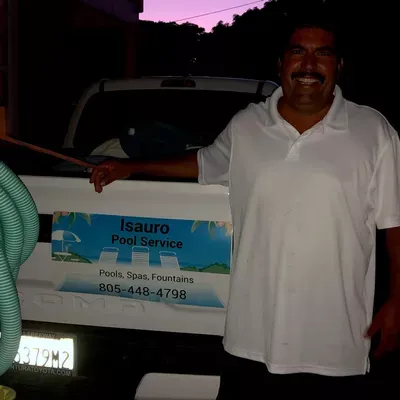 Isauro pool clean, fountain and fish pond services