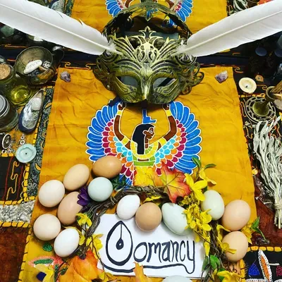 Apis Tarot Reading, Oomancy and Reiki.