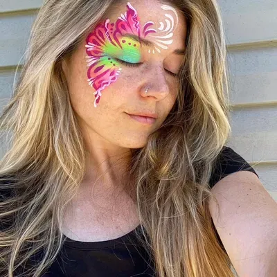 Jess Paints Face