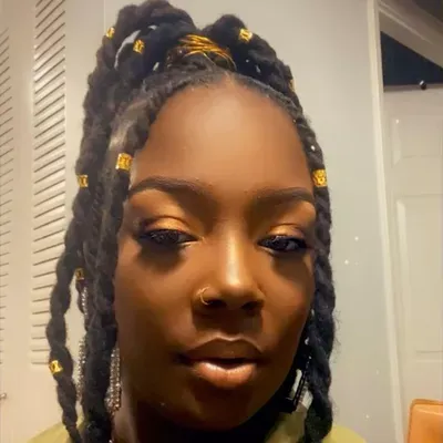 Sparkly Queen LLC