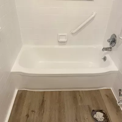 Quality tub n’ tile refinishing (glazing
