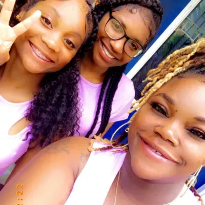 3 girls an a woman cleaning service