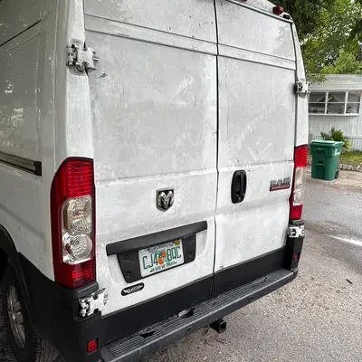 2 men 1 van