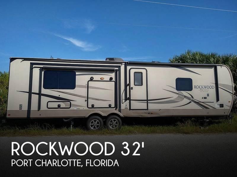 2018 Forest River Rockwood Ultra Lite 8332BS 32ft for Sale