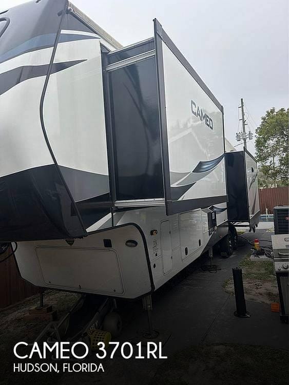 Cross Roads Cameo 3701RL Fifth Wheel 2021 for Sale