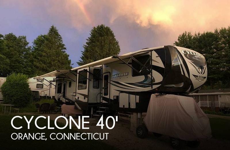 Heartland Cyclone 4005 Toy Hauler Fifth Wheel 2017 for Sale