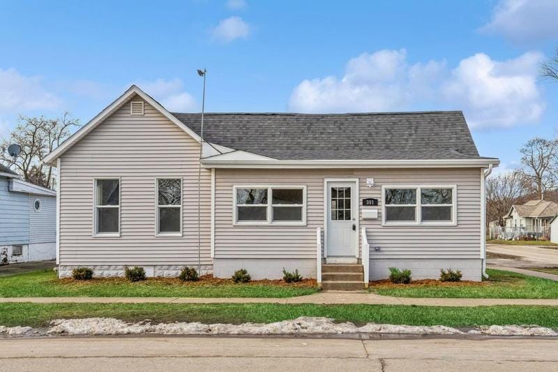 301 Clinton St, Muscatine, IA 52761  MLS# 24-61 for Sale