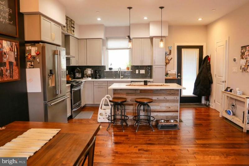 1840 N HANbird ST, PHILADELPHIA, PA 19122 Townhouse For Sale  MLS# PAPH2311492