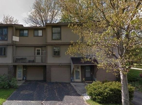 504 Hunters Path Rd - Bridgeville, PA 15017 - Home For Rent