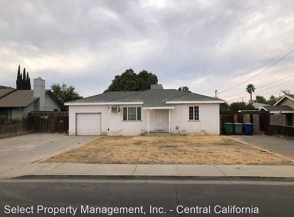 137 North St - Los Banos, CA 93635 - Home For Rent