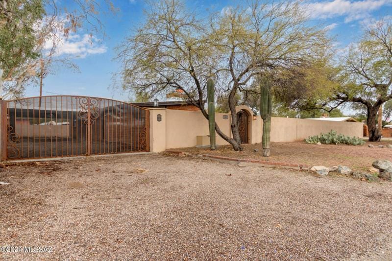 2401 N INDIAN RIDGE DR, Tucson, AZ 85715 Single Family Residence For Sale  MLS# 22403540