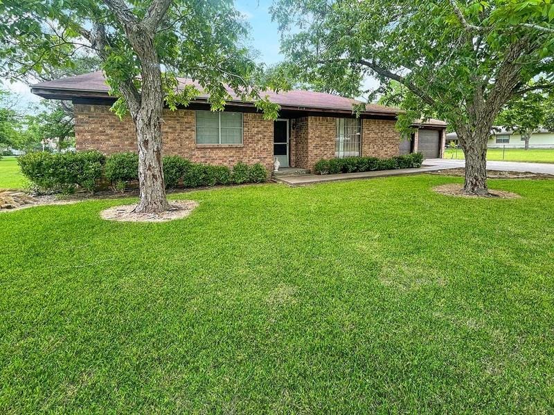 704 South Pecan Street, Moulton, TX 77975 for Sale