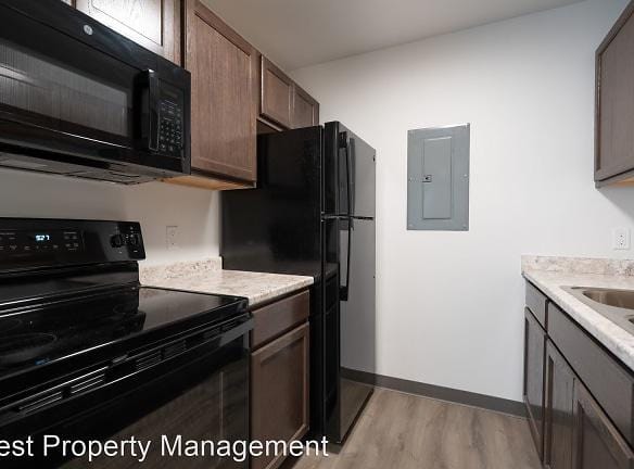 3635 12th Ave SW - Cedar Rapids, IA 52404 - Home For Rent