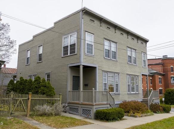 41 Walton St - Saratoga Springs, NY 12866 - Home For Rent