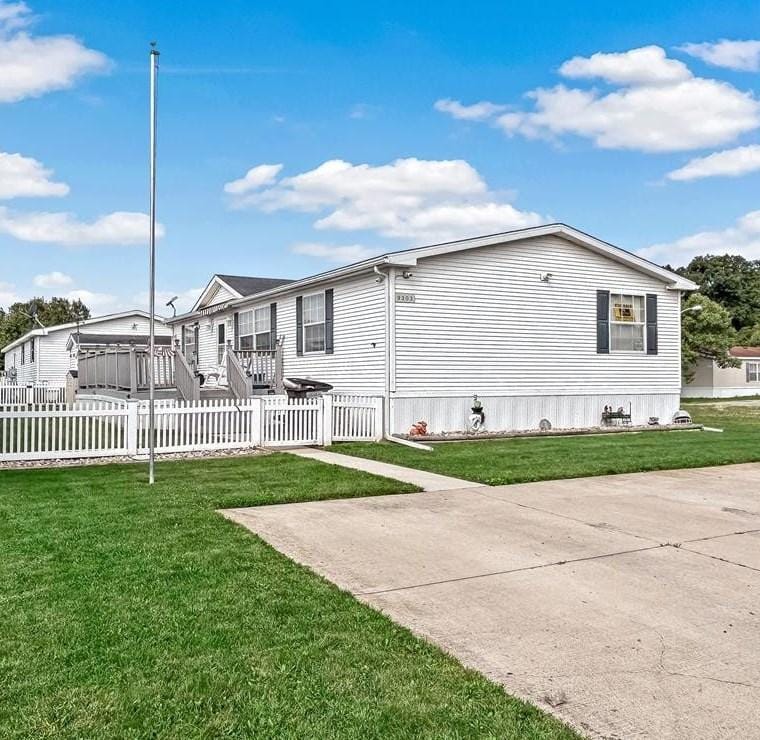 9303 Canyon Trail Dr, Newport, MI 48166 - MLS 24001554 for Sale