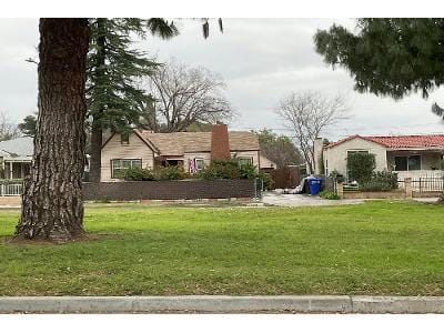 N Mountain View Ave for Sale