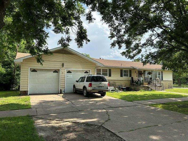 821 6th, Coffeyville, KS 67337  619997912 for Sale